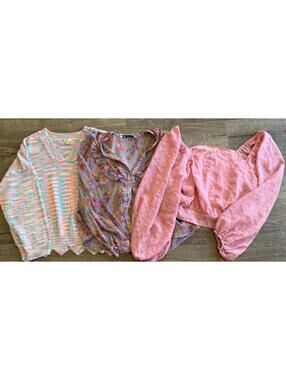 Women's Bundle Medium/Large Spring Floral Tops (3)